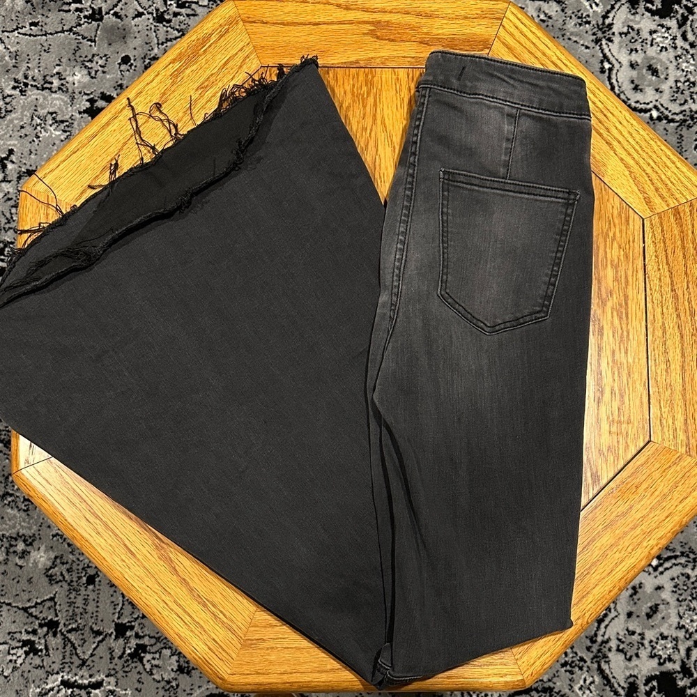 *FREE PEOPLE* Charcoal Denim Super Flare Jean Pants Size 26 - Picture 4 of 10